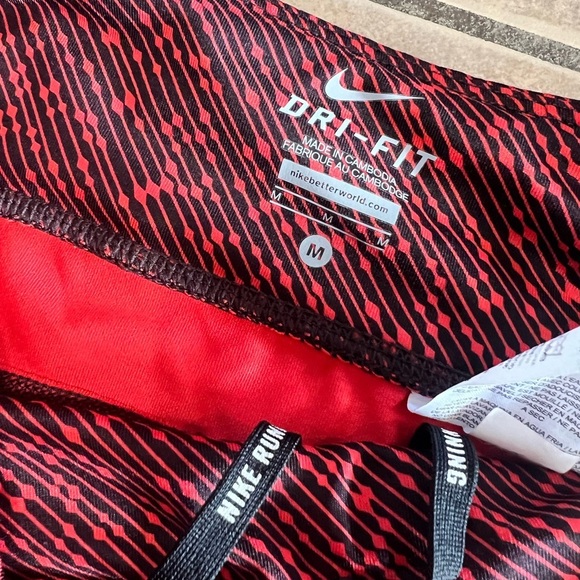 Nike Medium Cropped Dri Fit Red Black Workout Leggings Pants Athleisure Gym Yoga - Picture 8 of 10